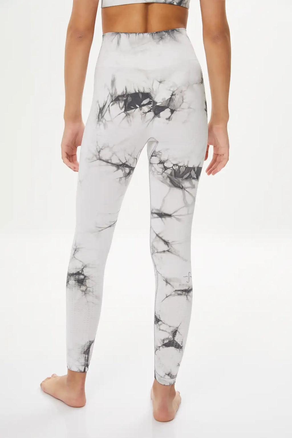 Tie Dye Forming Tayt Marble White