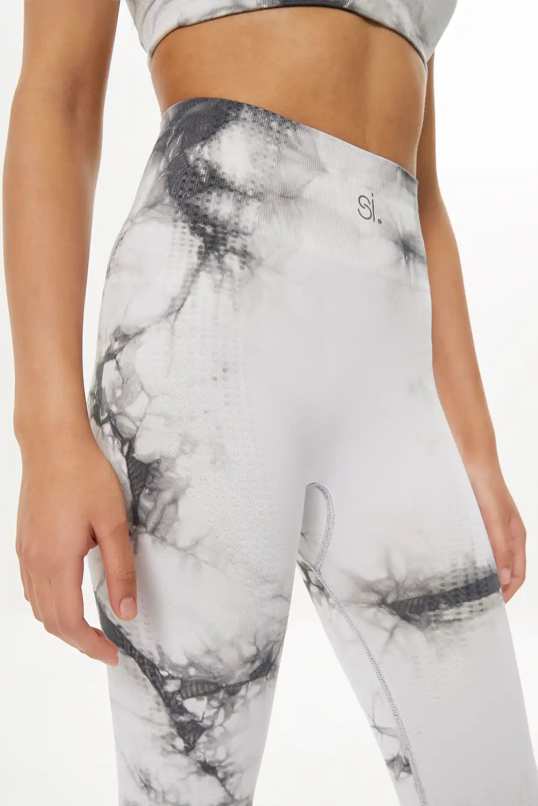 Tie Dye Forming Tayt Marble White